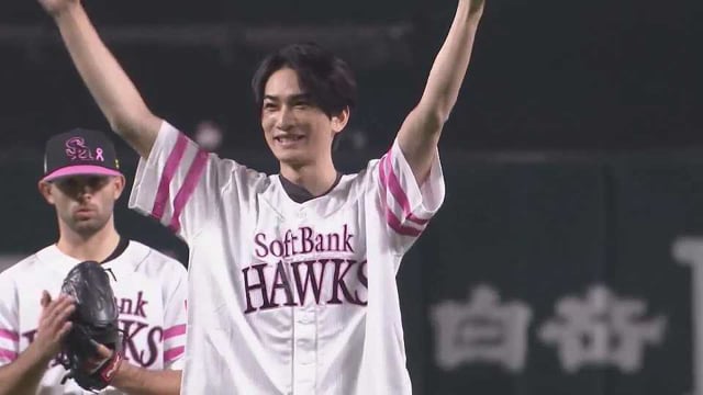 その投球でタカガールを魅了!? 劇団EXILEの町田啓太さんが始球式!! 2021/5/8 H-L | プロ野球速報・ライブ中継 パーソル パ･リーグTV