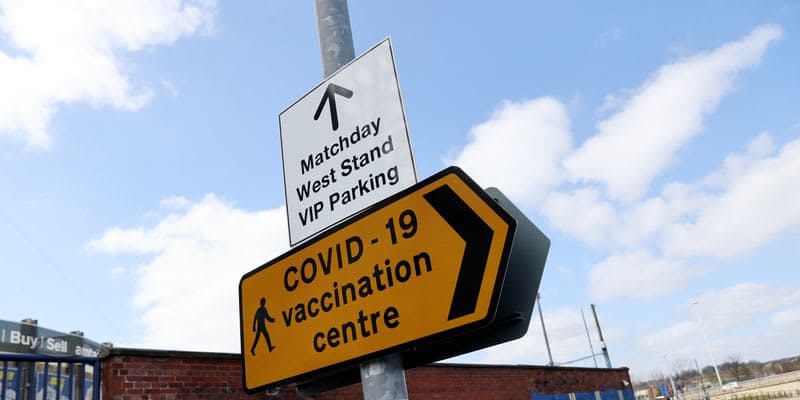 英、40歳以下にはアストラゼネカ以外のワクチンを推奨へ＝新聞 ｜ ロイター