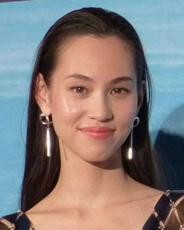 上半身あらわ…水原希子が大胆ショットを続々公開「マジかっこいい」「お美しい限り」フォロワー称賛