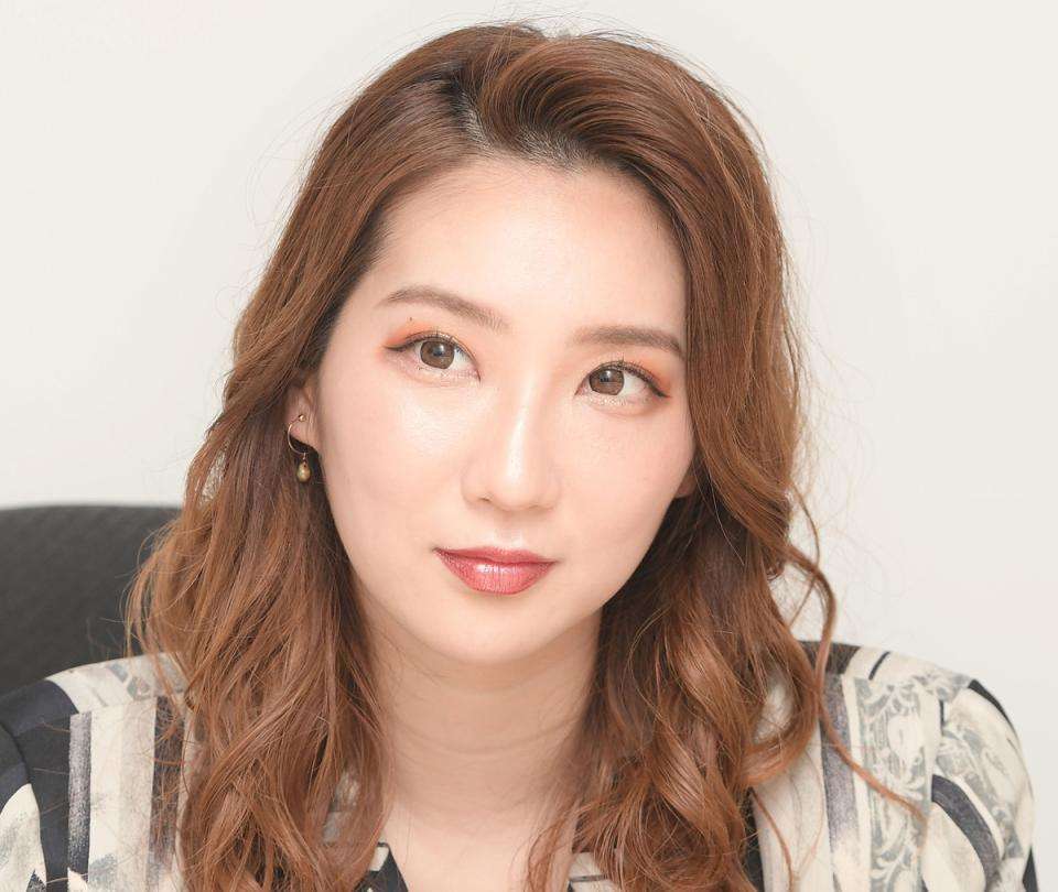 ファーストサマーウイカ　黒髪ツインテールの別人写真にファンビックリ「違う人？」