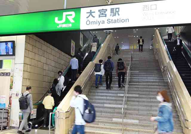 エスカレーター歩行禁止を条例化　あなたは立ち止まる？