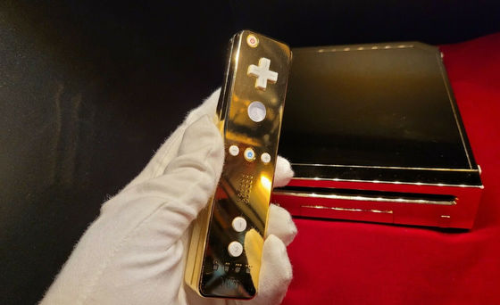 3300万円で「エリザベス女王のために作られた純金製Wii」がオークションに登場