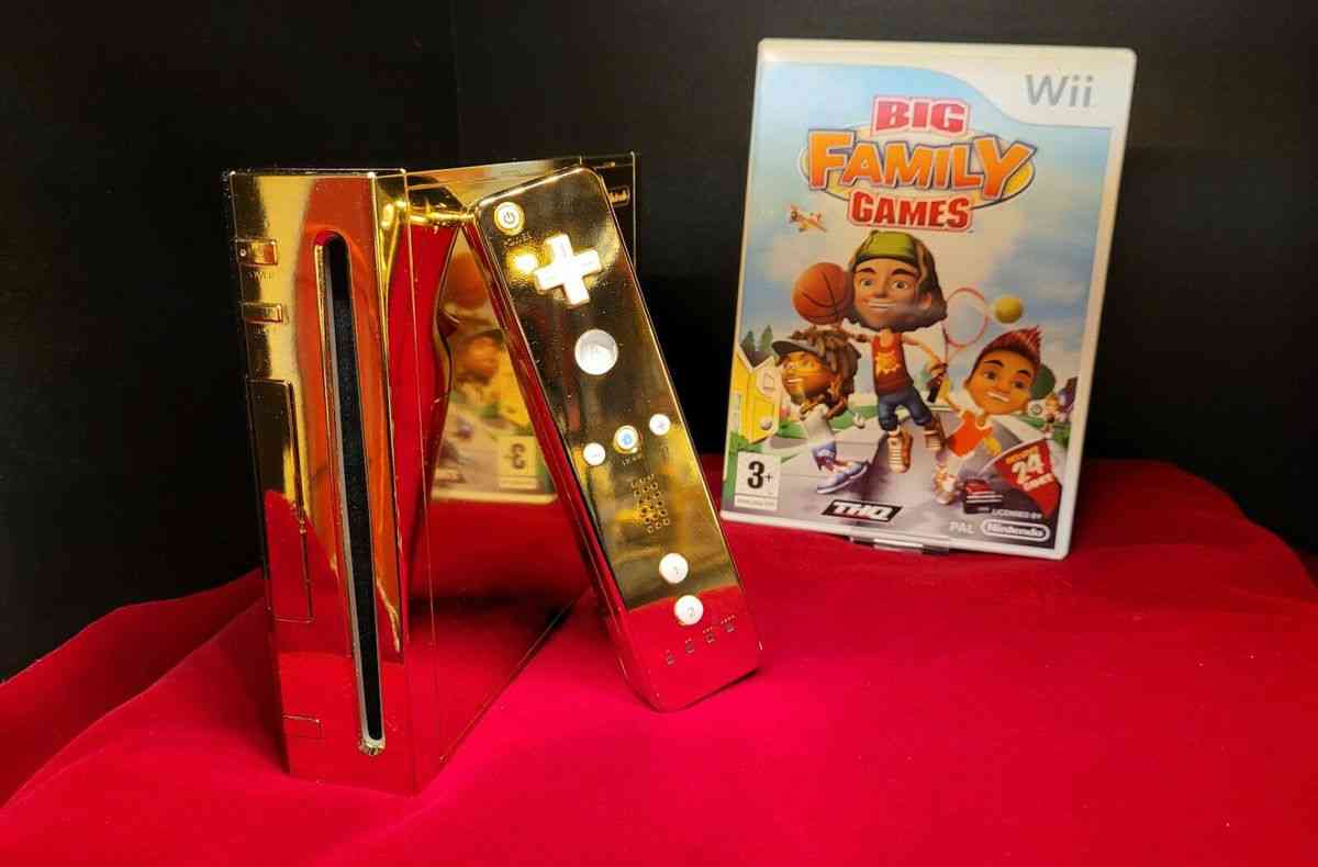 3300万円で「エリザベス女王のために作られた純金製Wii」がオークションに登場 - GIGAZINE