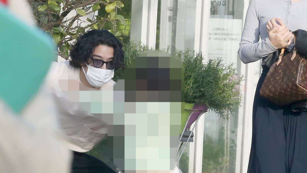 賀来賢人＆榮倉奈々　一家４人の家族だんらんのひととき