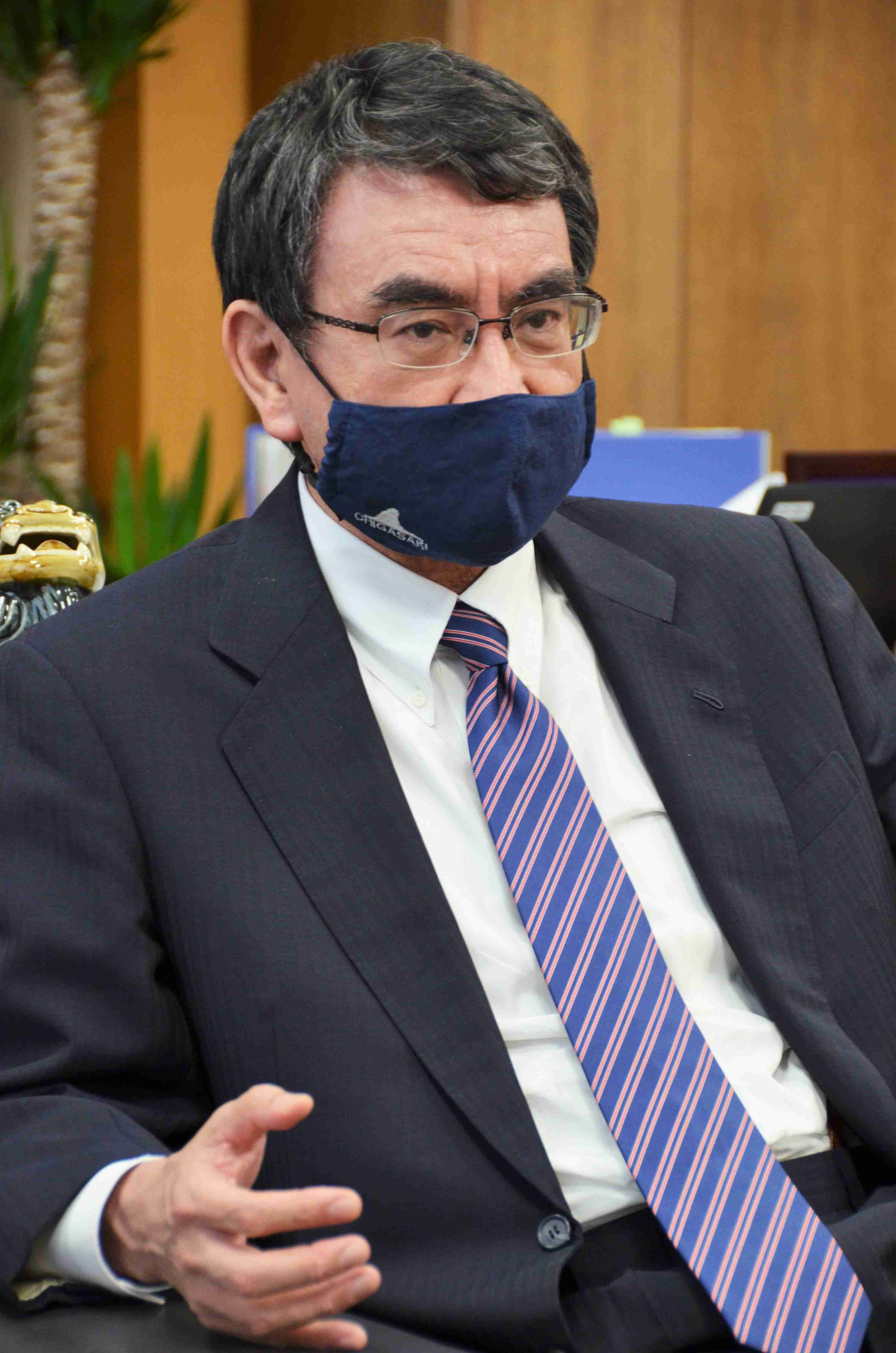 河野太郎氏　日本復帰に関するインタビューで沖縄社会巡り発言「いかに若い人の妊娠率を下げるか」