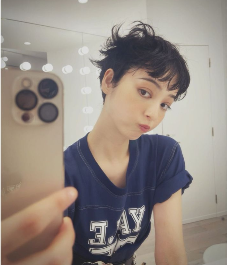 佐々木希、“少年風”黒髪ベリーショートを披露「ウランちゃんみたい」の声