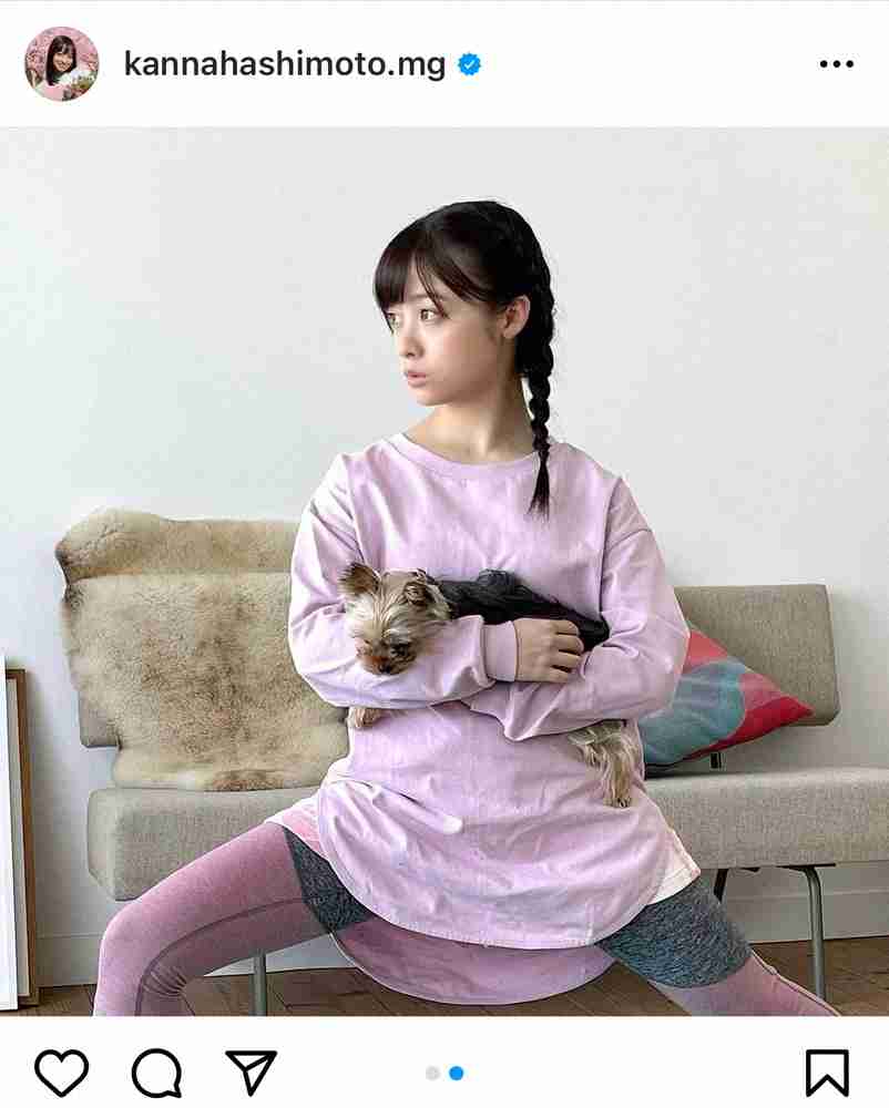 橋本環奈 三つ編み姿でのドッグヨガに「犬になりたいです」「かわいい」