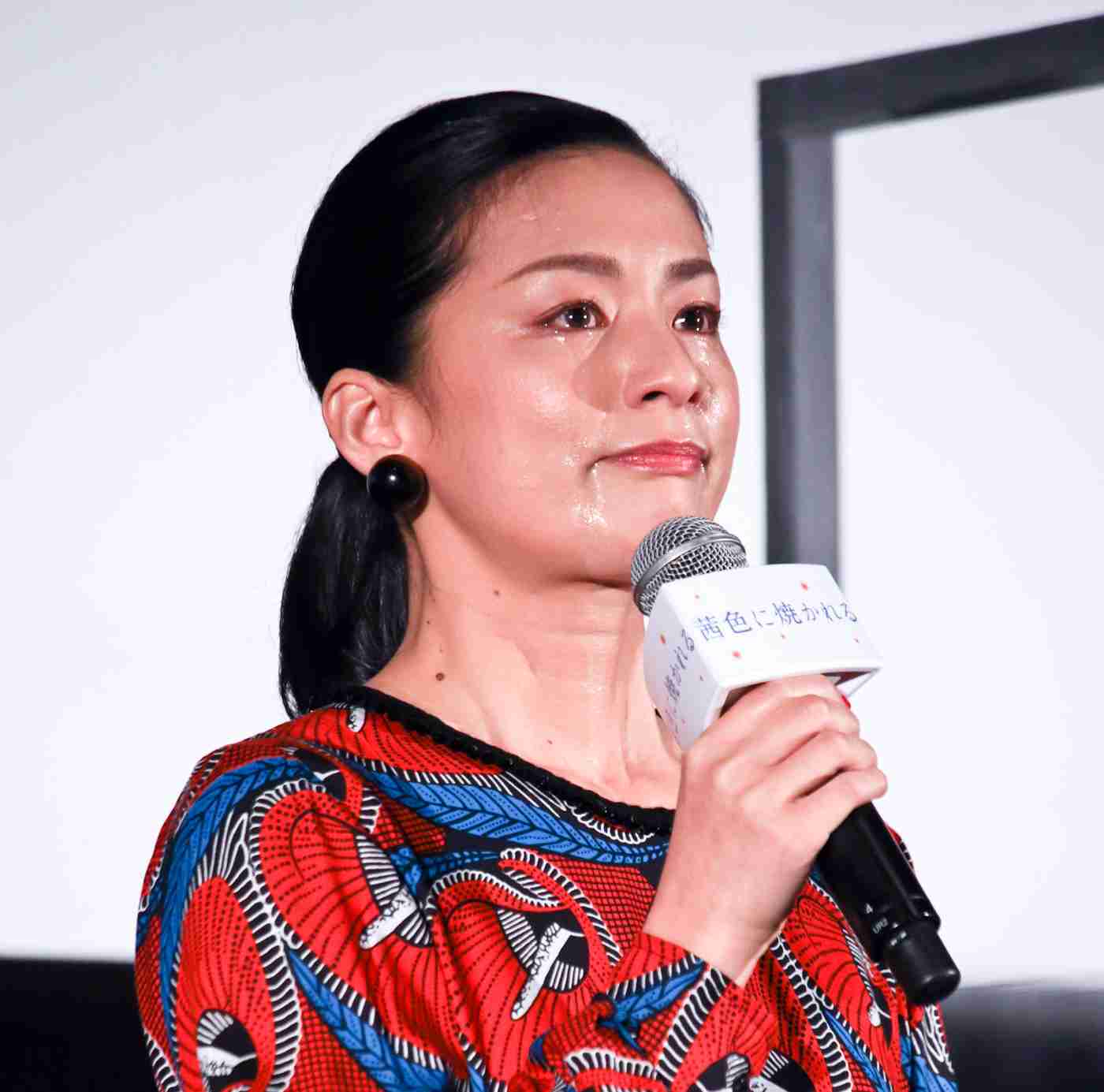 尾野真千子、コロナ禍での懸命な撮影を振り返り涙…「私にとって最高の作品」（シネマトゥデイ） - Yahoo!ニュース