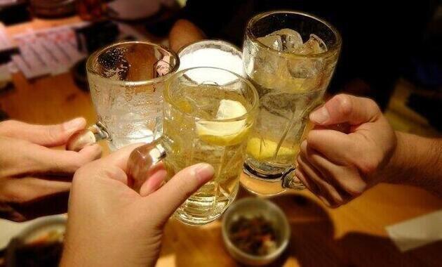 夜通し外で飲んで発熱→来院　医師「やってられない」