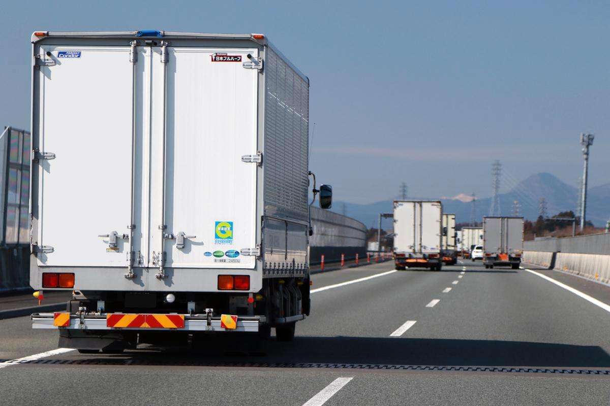 トラックドライバーの悲鳴と本音！　乗用車に「やめて欲しい行為」４つ | 自動車情報・ニュース WEB CARTOP
