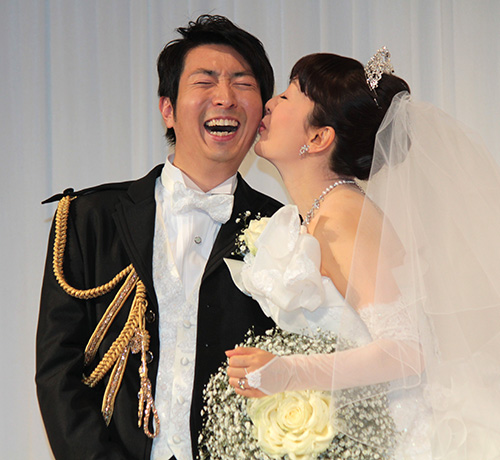 丸岡いずみ涙「やっと夫婦になれた」　うつ乗り越え有村昆と挙式― スポニチ Sponichi Annex 芸能