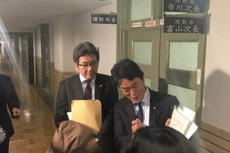 【森友問題】職員自殺の前日に野党議員がやっていた行動 アポなしで乗り込んで下っ端職員にパワハラ | まとめまとめ