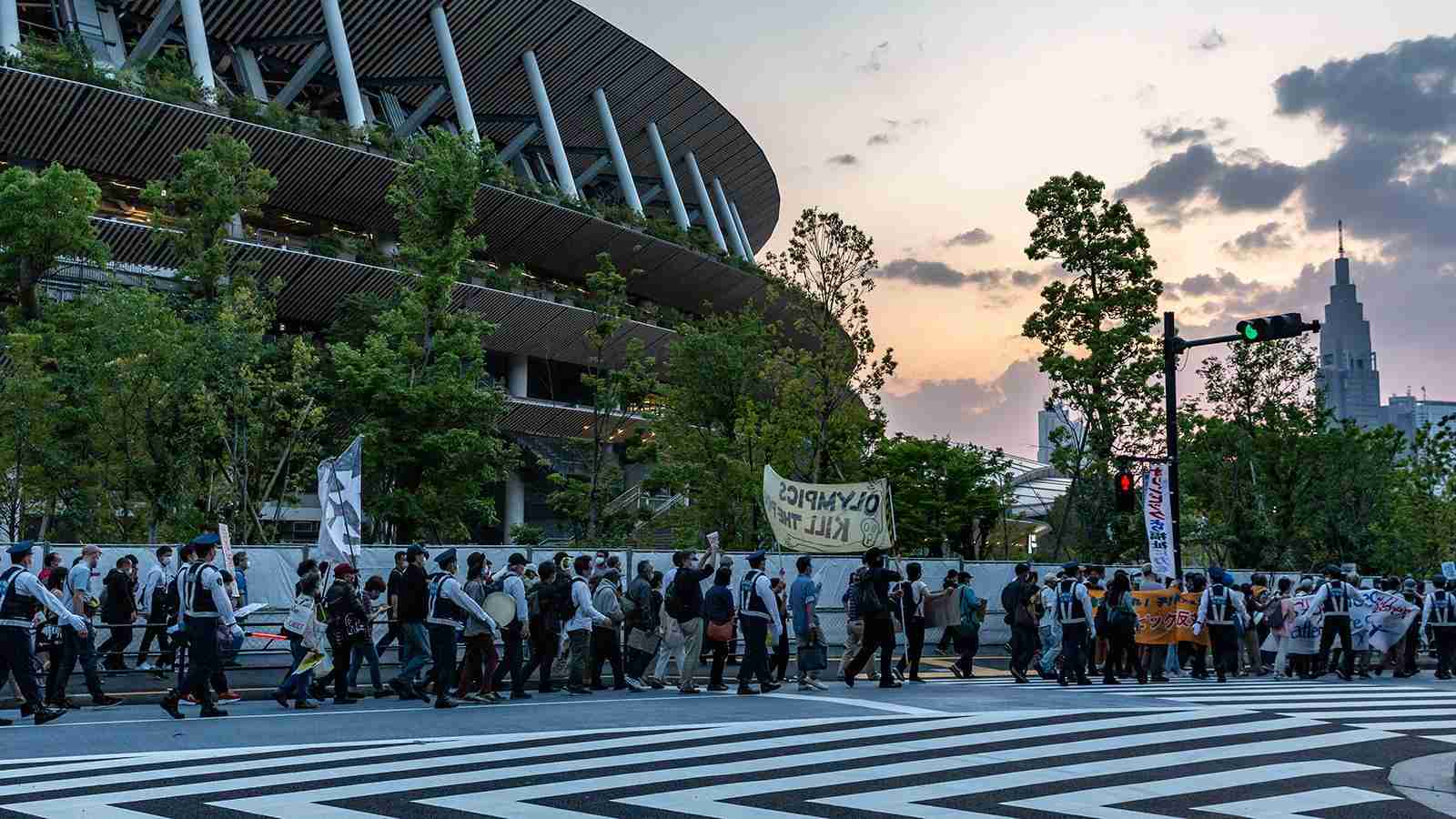 フランス紙が東京五輪を大特集「なぜ日本国民にしなかった対策を外国の選手団のためにはするのか」（クーリエ・ジャポン） - Yahoo!ニュース