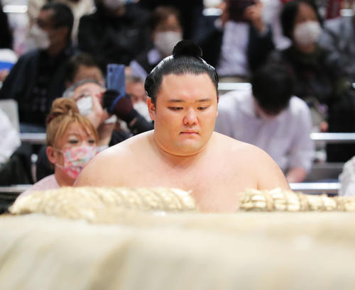 朝乃山「キャバクラ通い」認める　スマホに証拠、厳罰免れない状況
