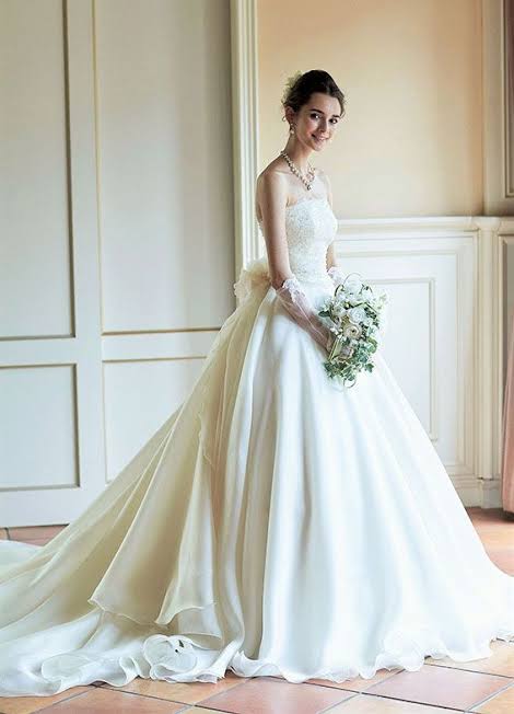 綺麗なウエディングドレスがみたい