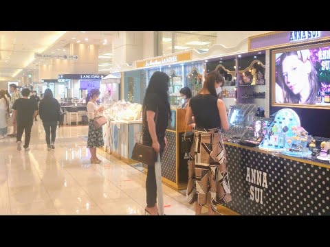 Fukuoka City Walking Tour 4k✨?Akasaka to Tenjin walk in the rainfall☔IWATAYA cosmetic floor ?? - YouTube