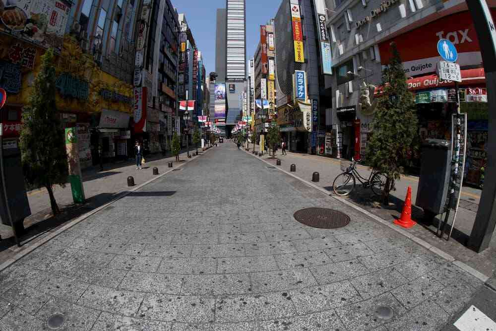 歌舞伎町広場が「無法地帯」化、路上飲みに乱痴気騒ぎも　「巡回して注意していますが...」新宿区が対応に苦慮: J-CAST ニュース