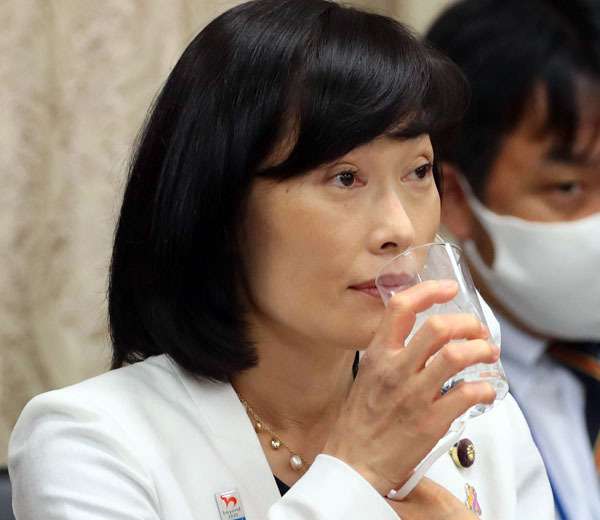 五輪組織委がカンニング推奨！模範解答写しで「隔離0日」の“おもてなし”が発覚（日刊ゲンダイDIGITAL） - Yahoo!ニュース