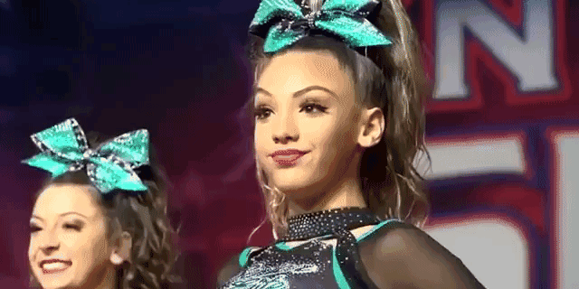 ダウン症を抱えるチア部マネジャー、アルバムに写真使われず　米中学校