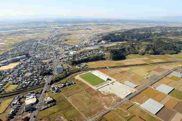 田んぼに10億円スタジアム　「アホ」と言われても…社長の夢