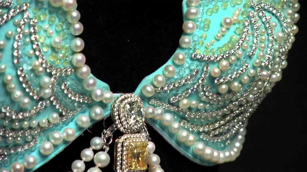 Miranda Kerr Meets Her Fantasy Bra - YouTube