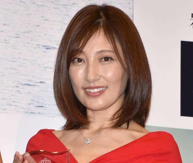 熊田曜子、銀座“高級クラブ”のママに変身「お店あったら行ってみたい」「すごい風格」 | ORICON NEWS