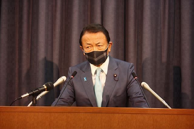 小池百合子都知事過労「自分でまいた種」　麻生太郎財務相発言、応援演説で