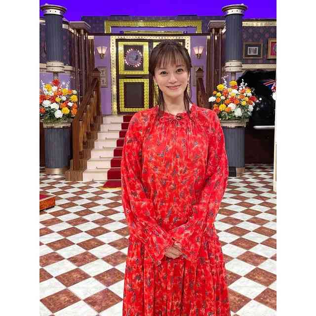 牧瀬里穂、本当に49歳!? ミニスカワンピ姿に「膝上スカート眩しい」「いつまで可愛いんですか？」の声