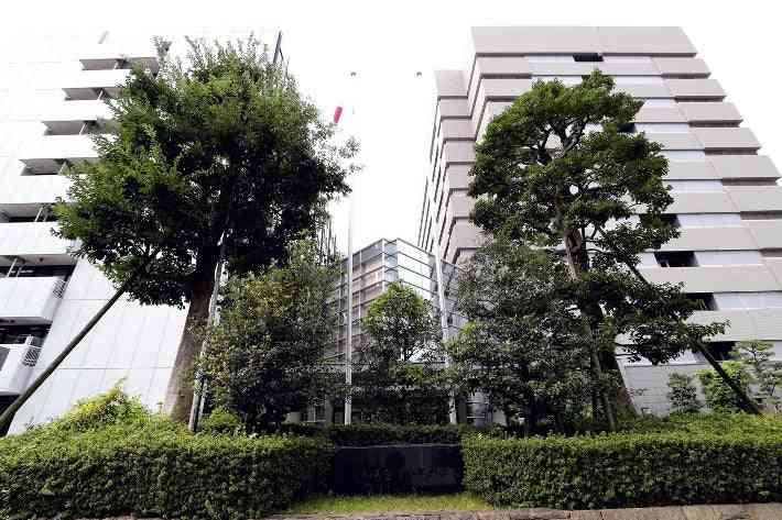 セーラー服にかつら姿の男、中学校侵入…関係先から体操服・赤白帽子など５０点押収 : 社会 : ニュース : 読売新聞オンライン
