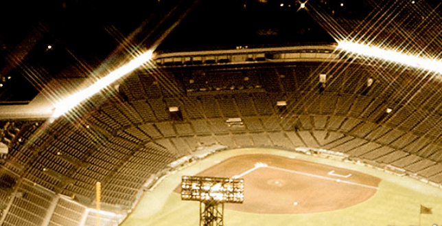 嵐が甲子園球場で夏疾風を熱唱。ファンが音漏れ目的で周辺に殺到し、コンサート会場状態に | スマジョ | ジャニーズニュースを配信中
