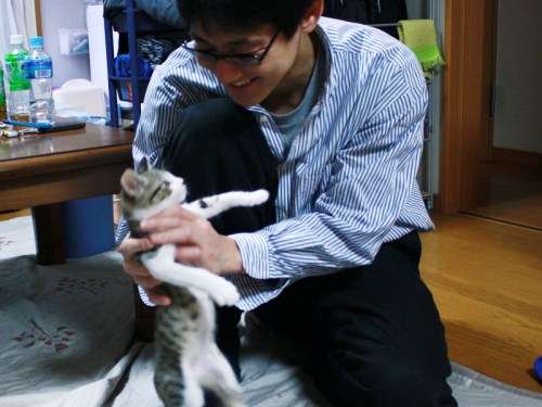 佐々木蔵之介さんの実家の酒蔵には、3匹の「お偉いにゃん」がいるらしい　若手社員は全員「部下」
