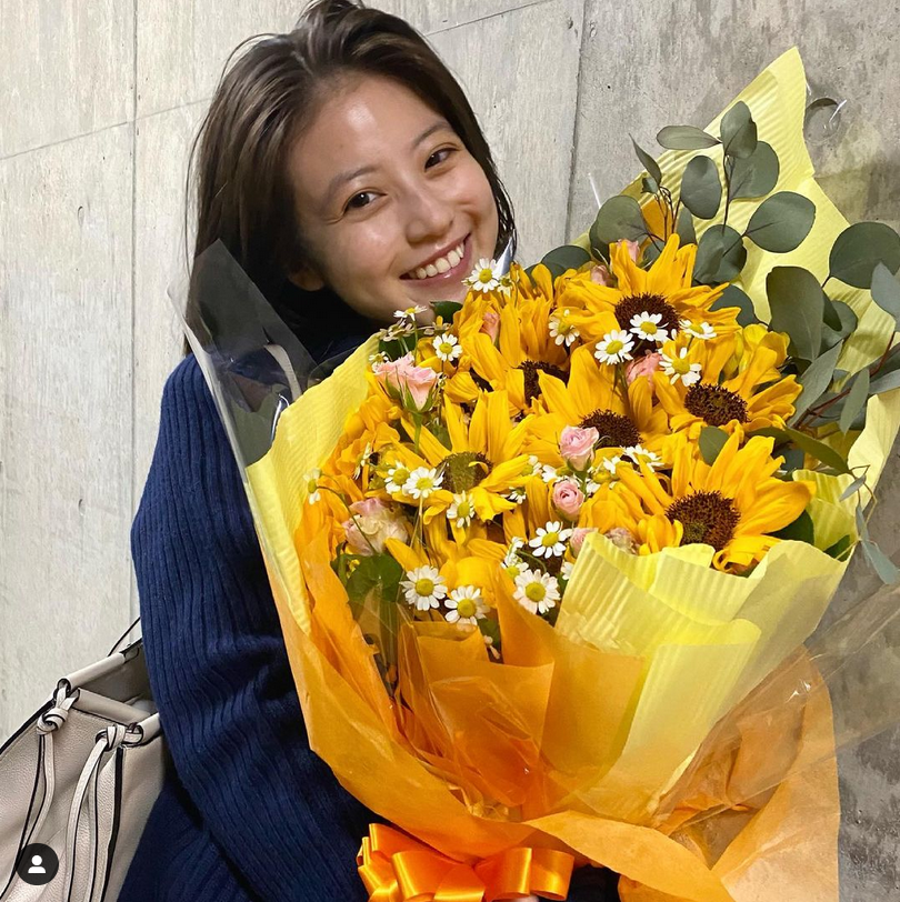 今田美桜　花束片手にすっぴん風ショット公開に「癒されます」「かわいすぎる」の声