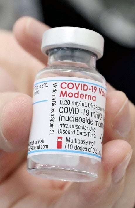 集団接種でモデルナ製ワクチン接種後、顔真っ青に…60代女性が救急搬送