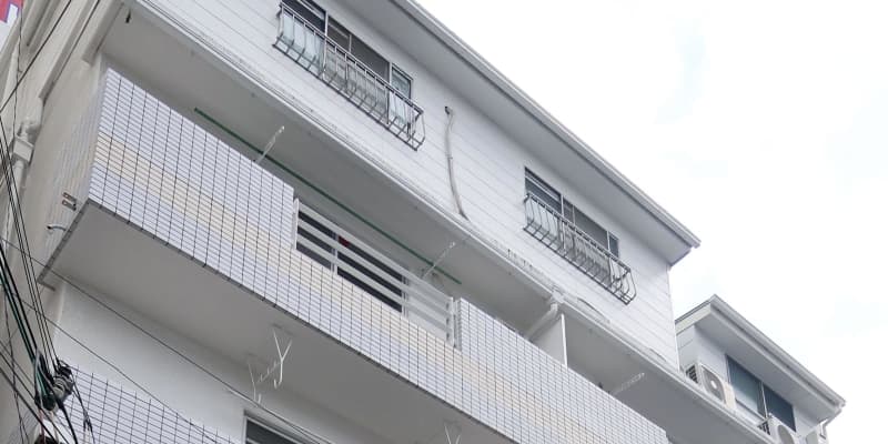 大阪のマンションで1歳児転落か　ベランダに「鬼滅の刃」カード