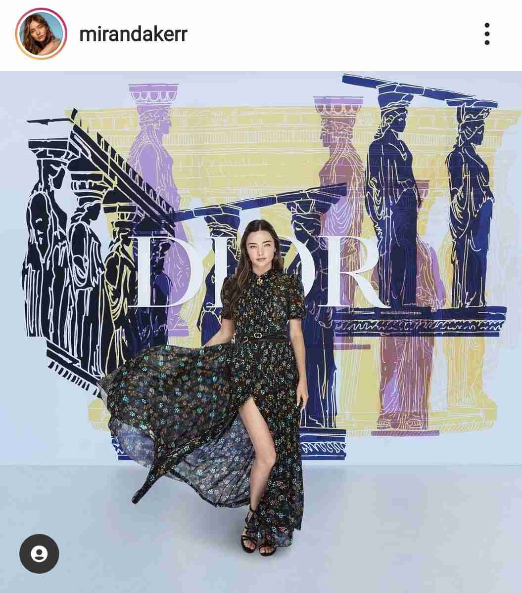 ミランダ・カー、スリットスカートで美脚全開ショット公開「美しい」「素晴らしい」 : スポーツ報知