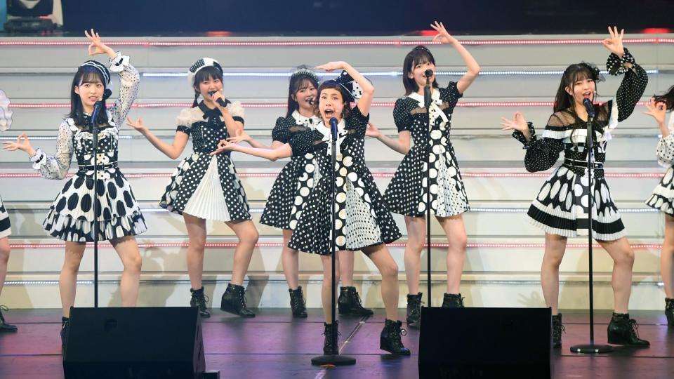 久本雅美がAKBステージ登場　ヘビロテ熱唱　直球質問浴びる「1人で寂しくないですか？」