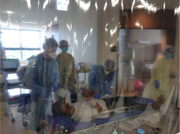 急増する20～30代の重症化　定員オーバーが続くコロナ病床　医療現場は今 | 沖縄タイムス＋プラス　ニュース | 沖縄タイムス＋プラス