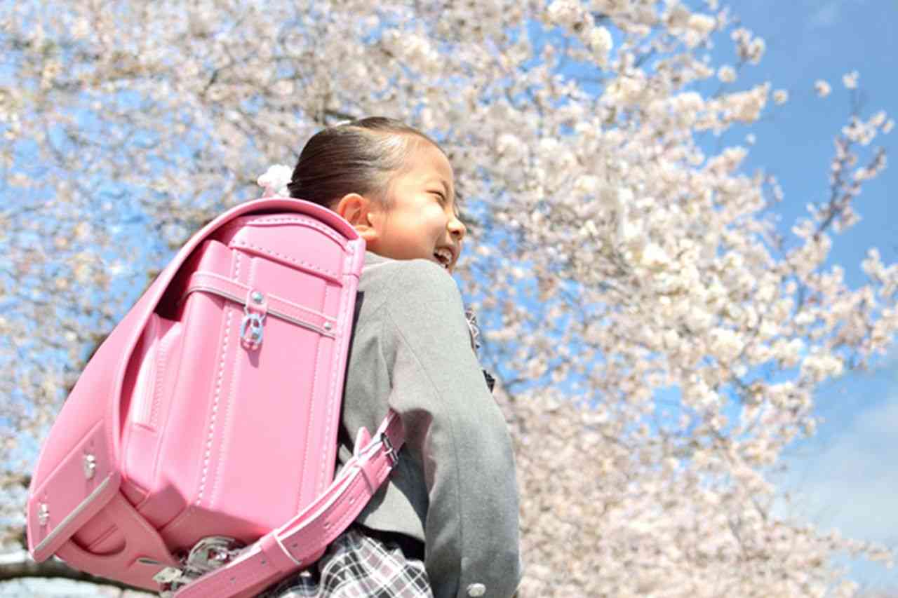 「7万円のランドセルがうらやましい」ママ友との経済格差に自尊心をえぐられる女性たち | 週刊女性PRIME