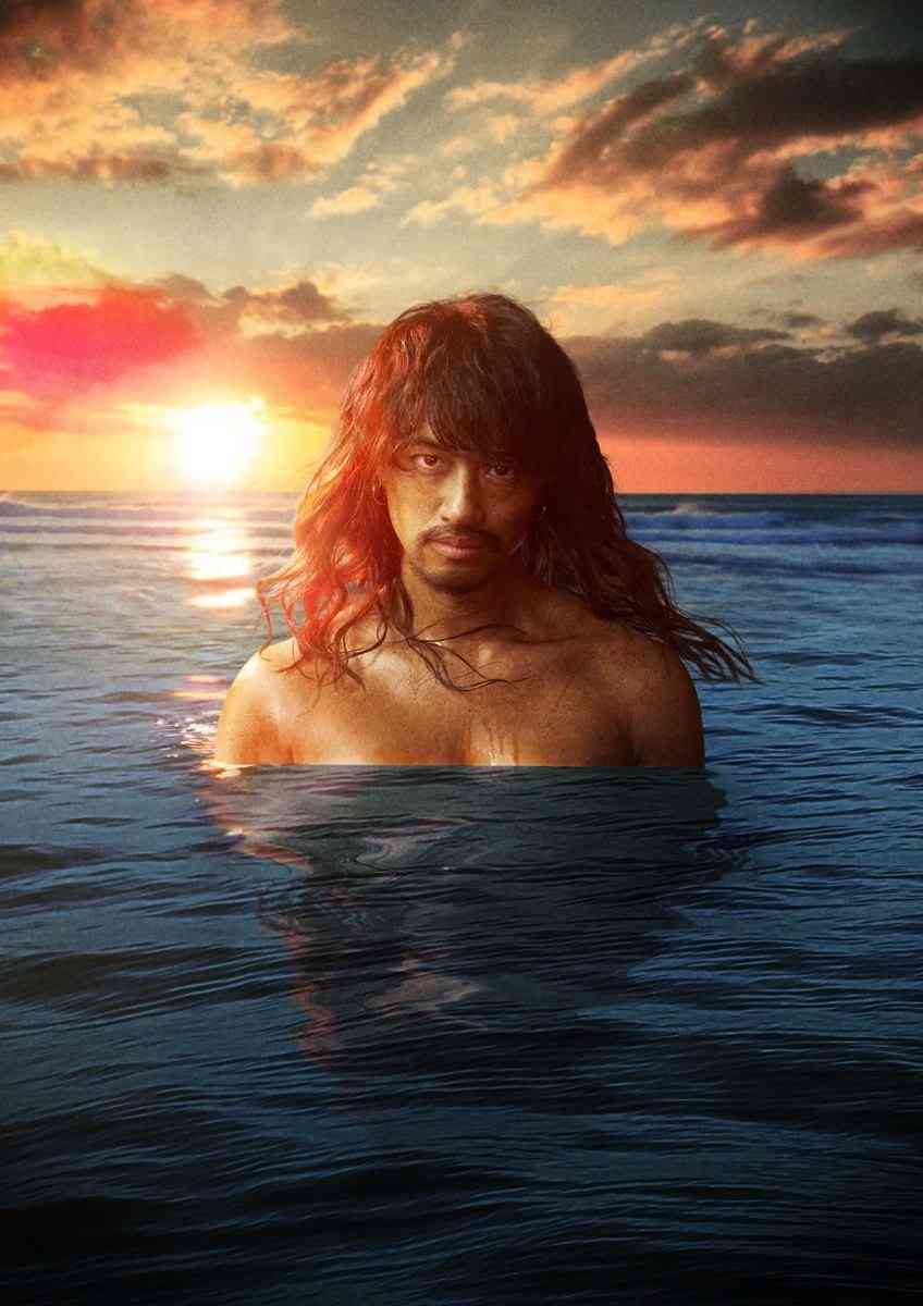 斎藤工、狂信生む“イケメン全裸漂着者”に 秋元康がSNSの光と闇描く