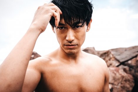 DEAN FUJIOKA、初写真集で“究極の肉体美” 故郷福島で心も体もさらけ出す