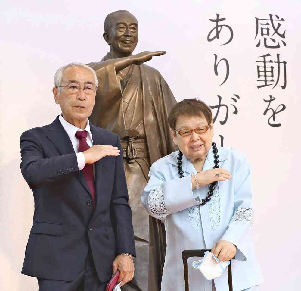 帰ってきた「アイーン」…志村けんさん銅像、出身地・東村山で除幕式 ガールズちゃんねる Girls Channel