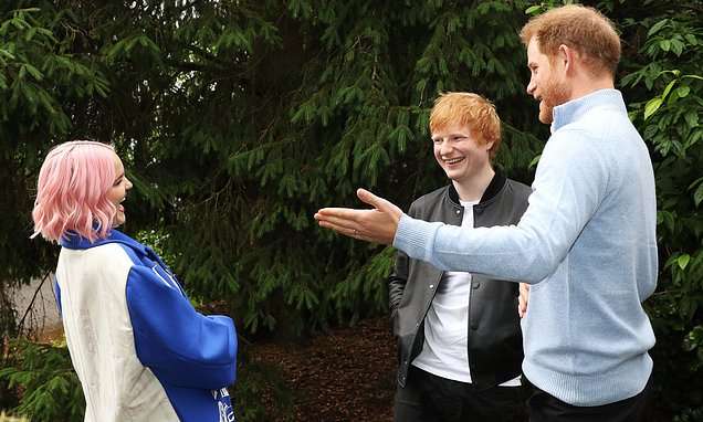 Prince Harry leaves self-isolation after five days in quarantine at Frogmore Cottage | Daily Mail Online