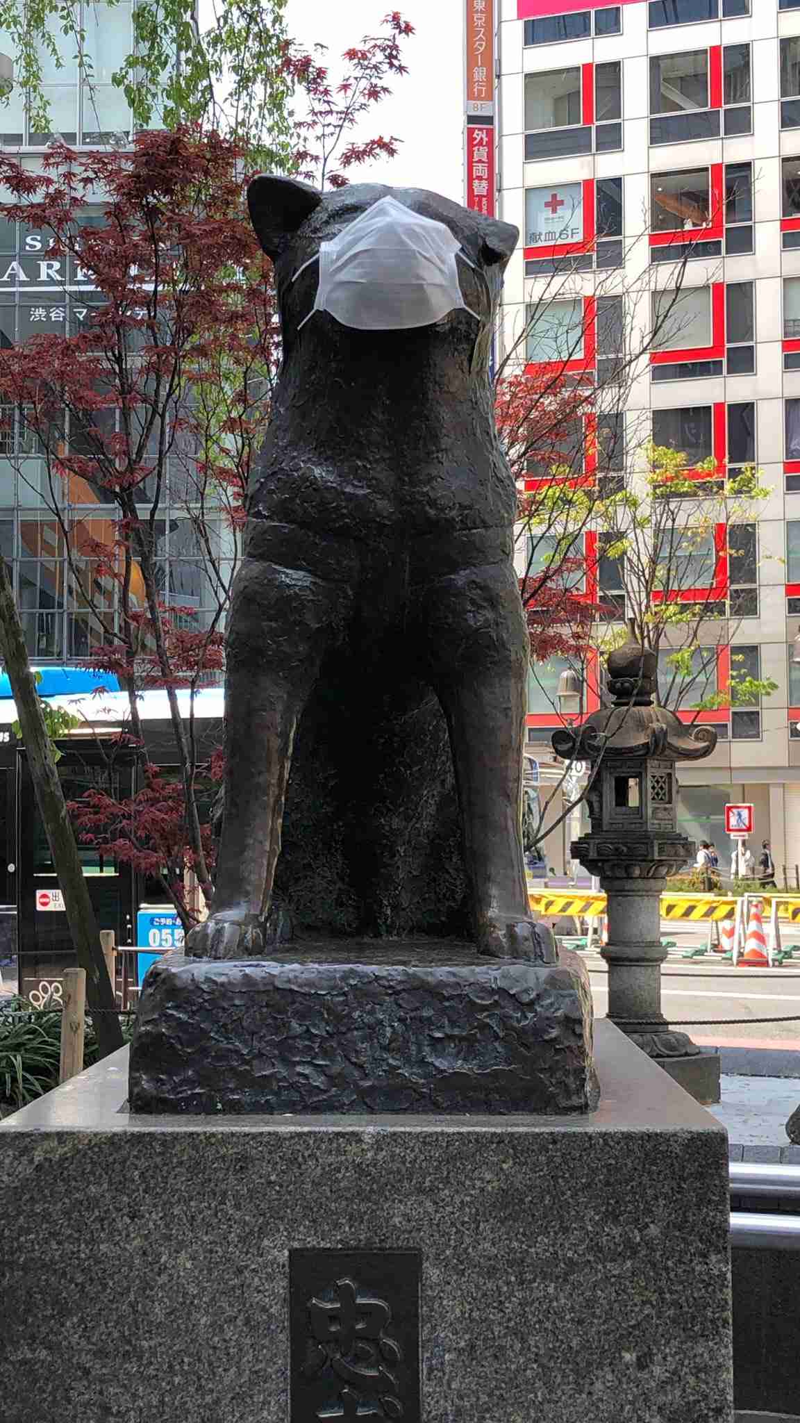 町で見かけたマスクをしたキャラクター達が見たい