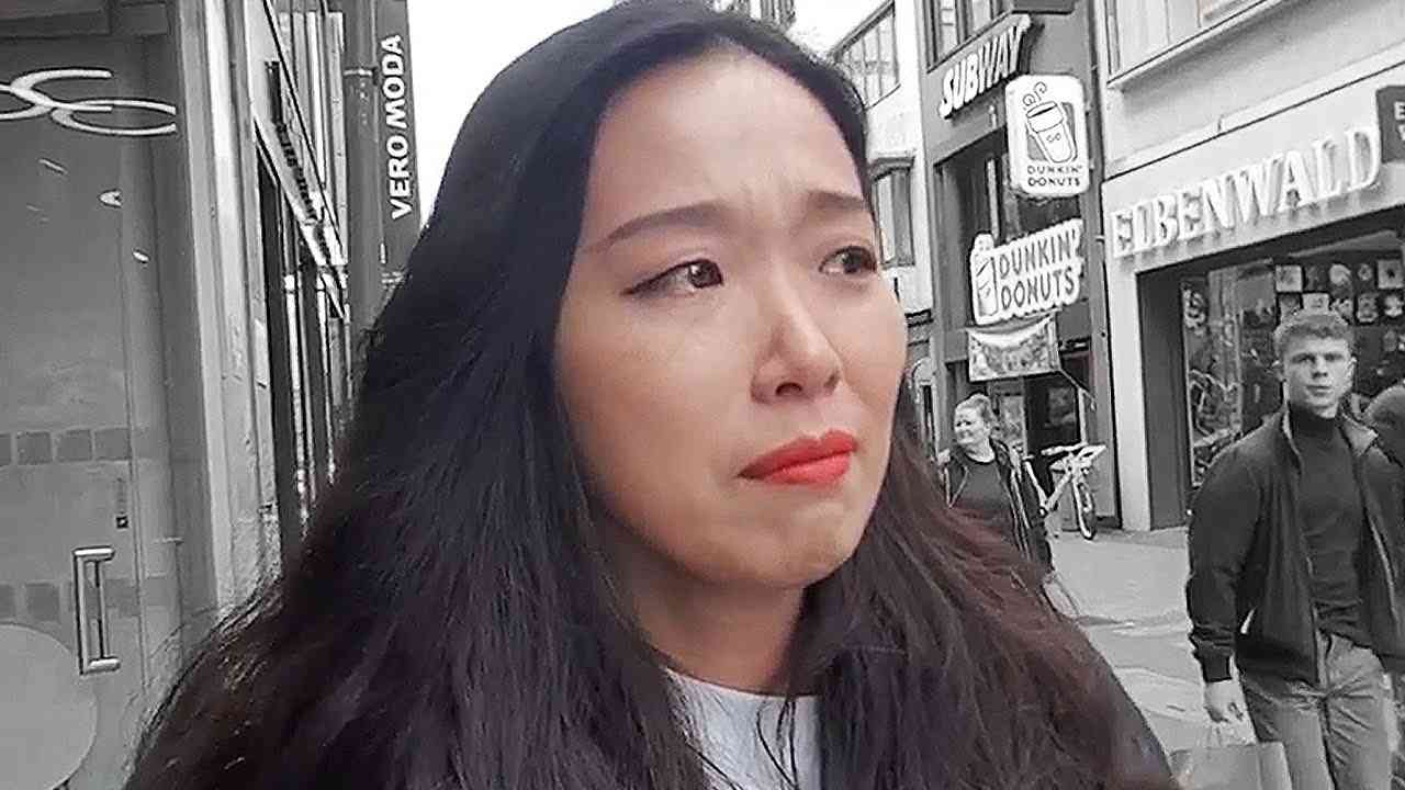 People kept being racist to this streamer until... - YouTube