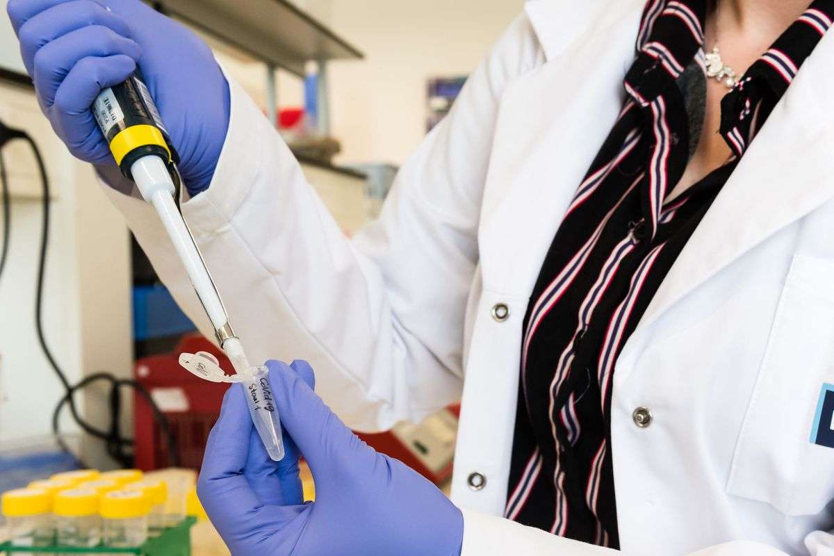 ２つのコロナ変異株に感染し死亡した女性、新たなリスク浮き彫りに - Bloomberg