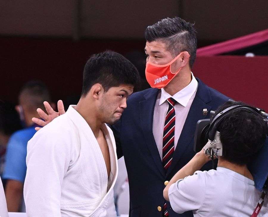 退任の井上康生監督は号泣　威信失墜した日本柔道をユニーク手法で復権に導く　全柔連の内規で任期満了（西日本スポーツ） - Yahoo!ニュース