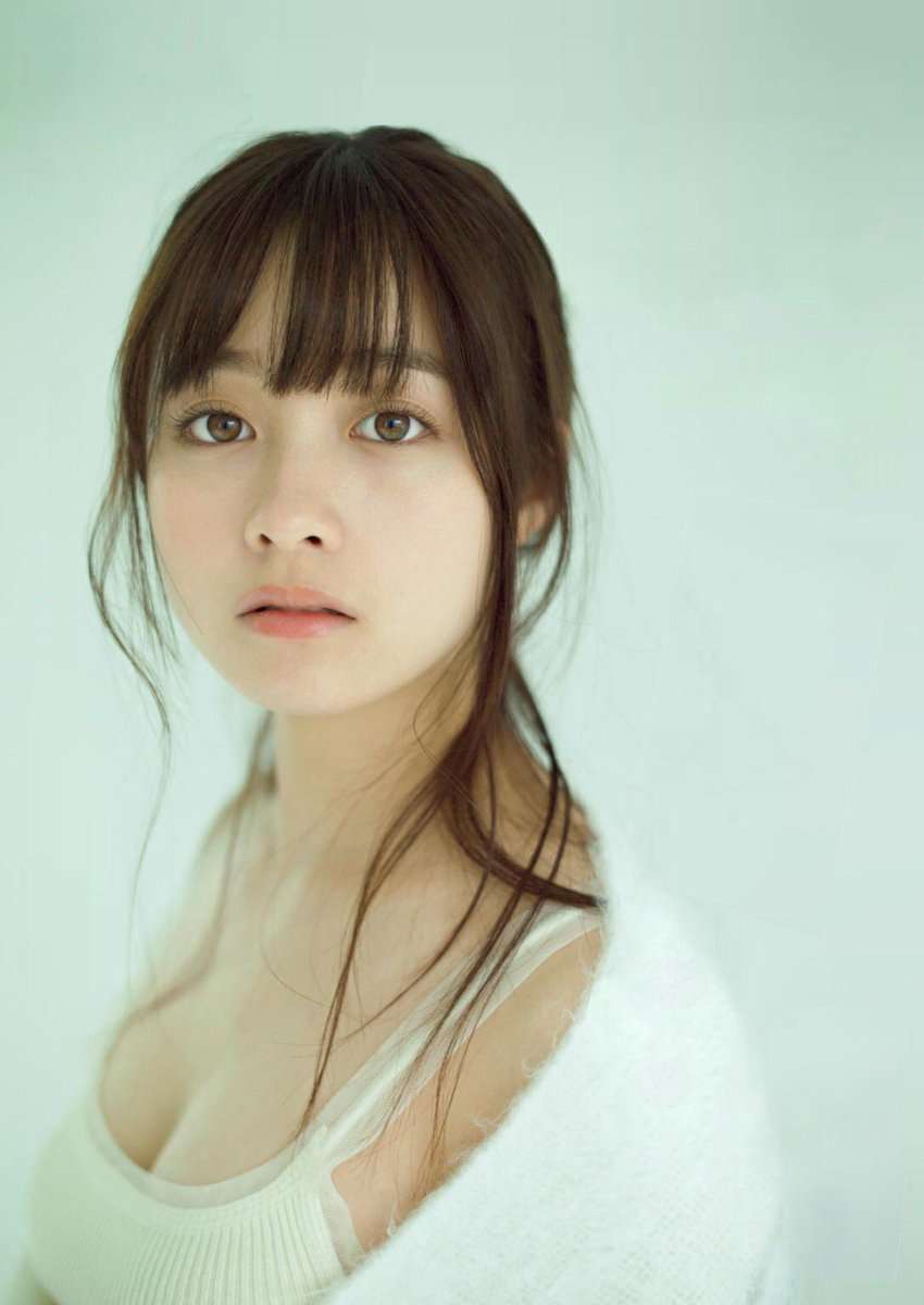 橋本環奈、美デコルテ全開で色気「ギャップ!!」「か、かわいい、透明感」 『ar』表紙で“オトナ美”披露 