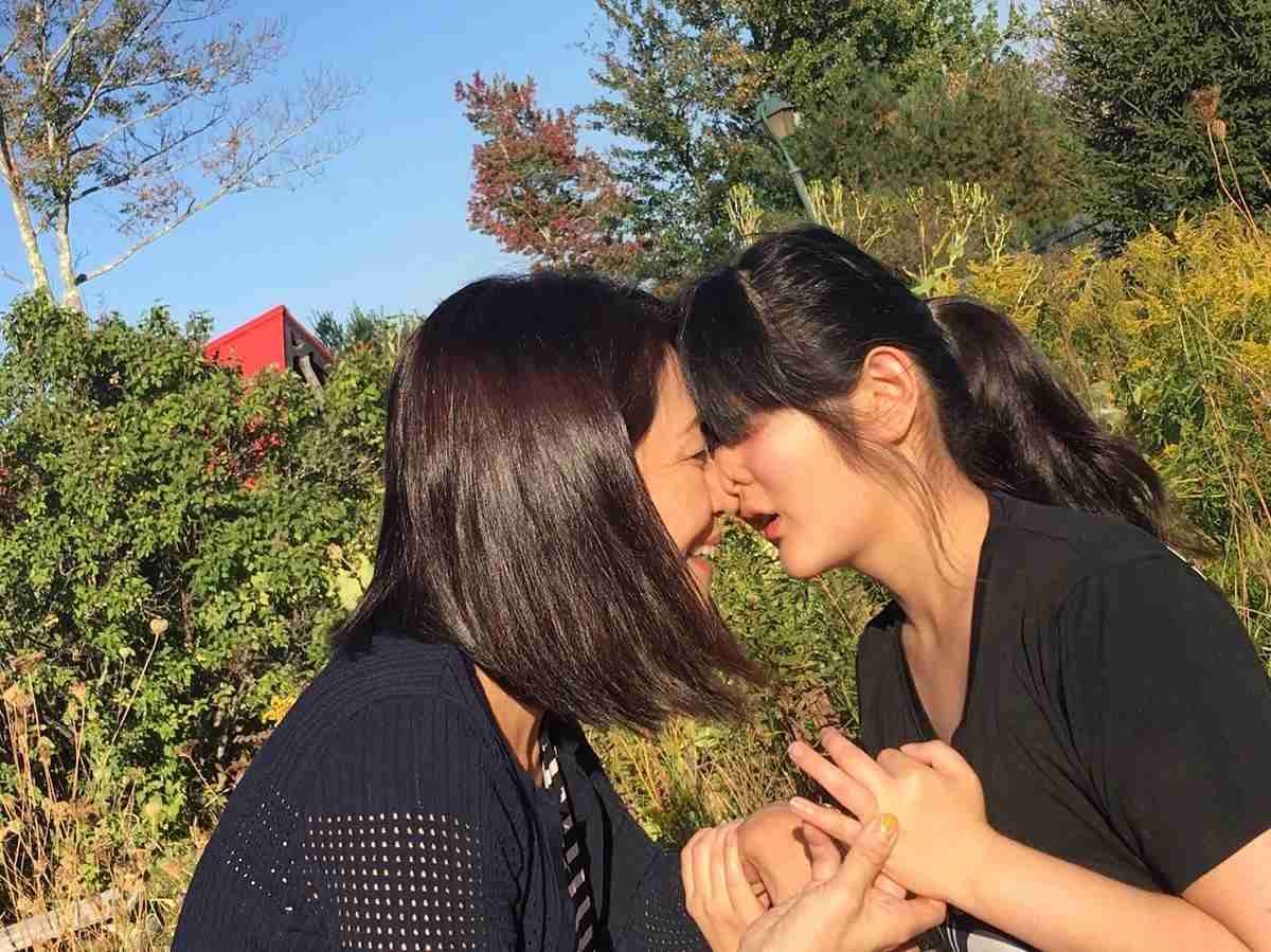 「目と鼻のない娘」が18才になり、母が感じたエンタメの可能性