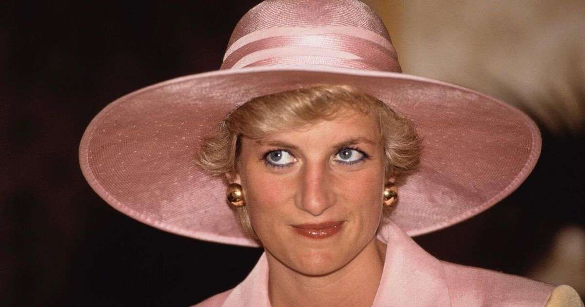 William and Harry to unveil Diana statue for mom
