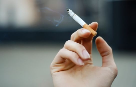 路上喫煙注意され鉄パイプで暴行か　殺人未遂疑い父子逮捕